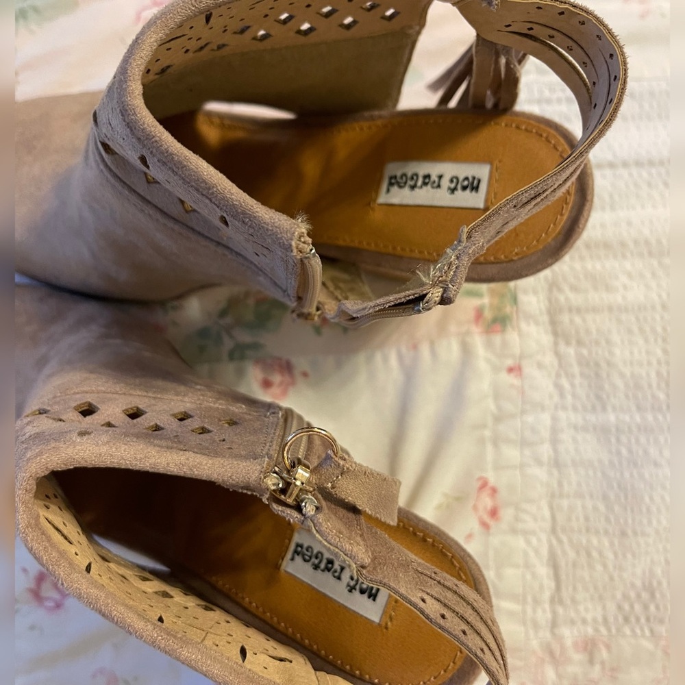 Not Rated Open Toe Tan Faux Suede Fringe Block heel Booties Sz 10 NIB - Picture 7 of 9